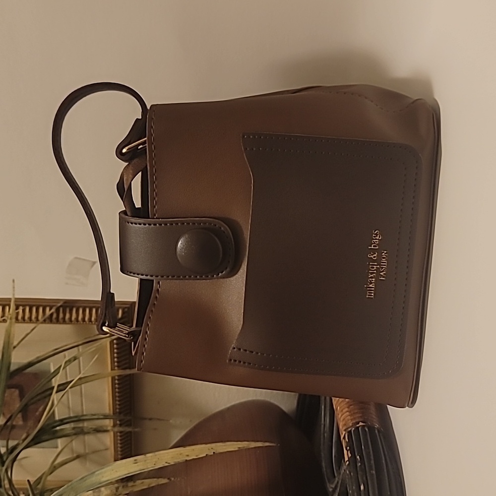 New cross body bag brown
